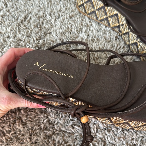 Anthropologie 39 Brown Strappy Woven Sandals with Patterned Platform - Picture 4 of 8